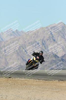 media/Dec-01-2025-Moto Forza (Mon) [[2daa91e15f]]/2-Intermediate Group/Session 4 Turn 9/